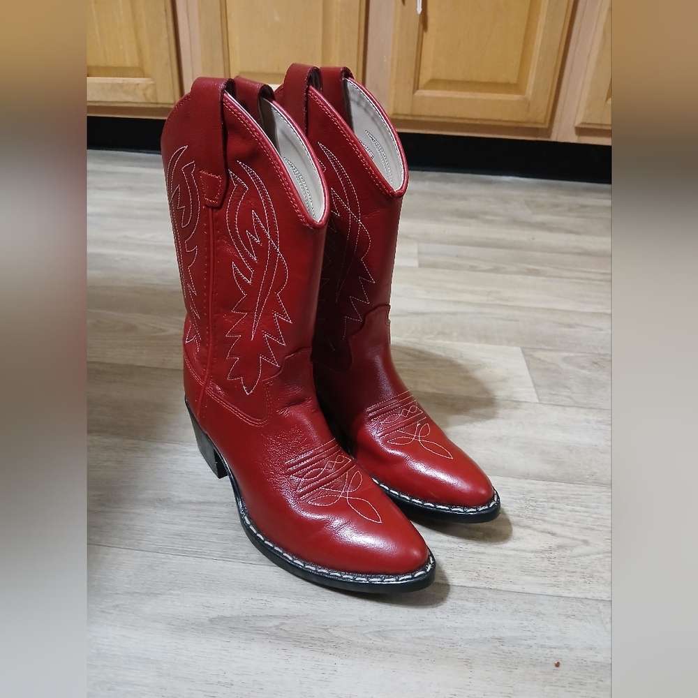 Red little girls cowgirl boots size 1.0d
